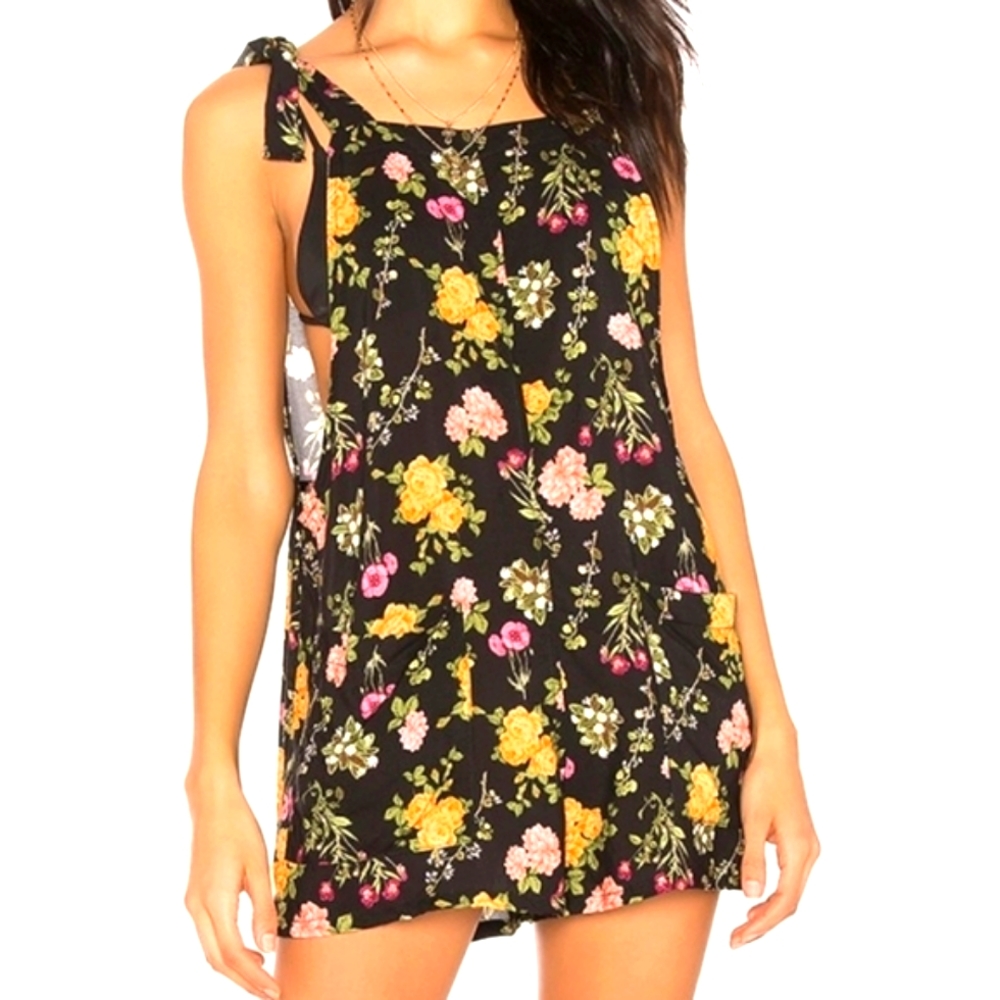 BEACH BUNNY🌞 Sunny Romper in Black Floral🌺 great value - Picture 3 of 5